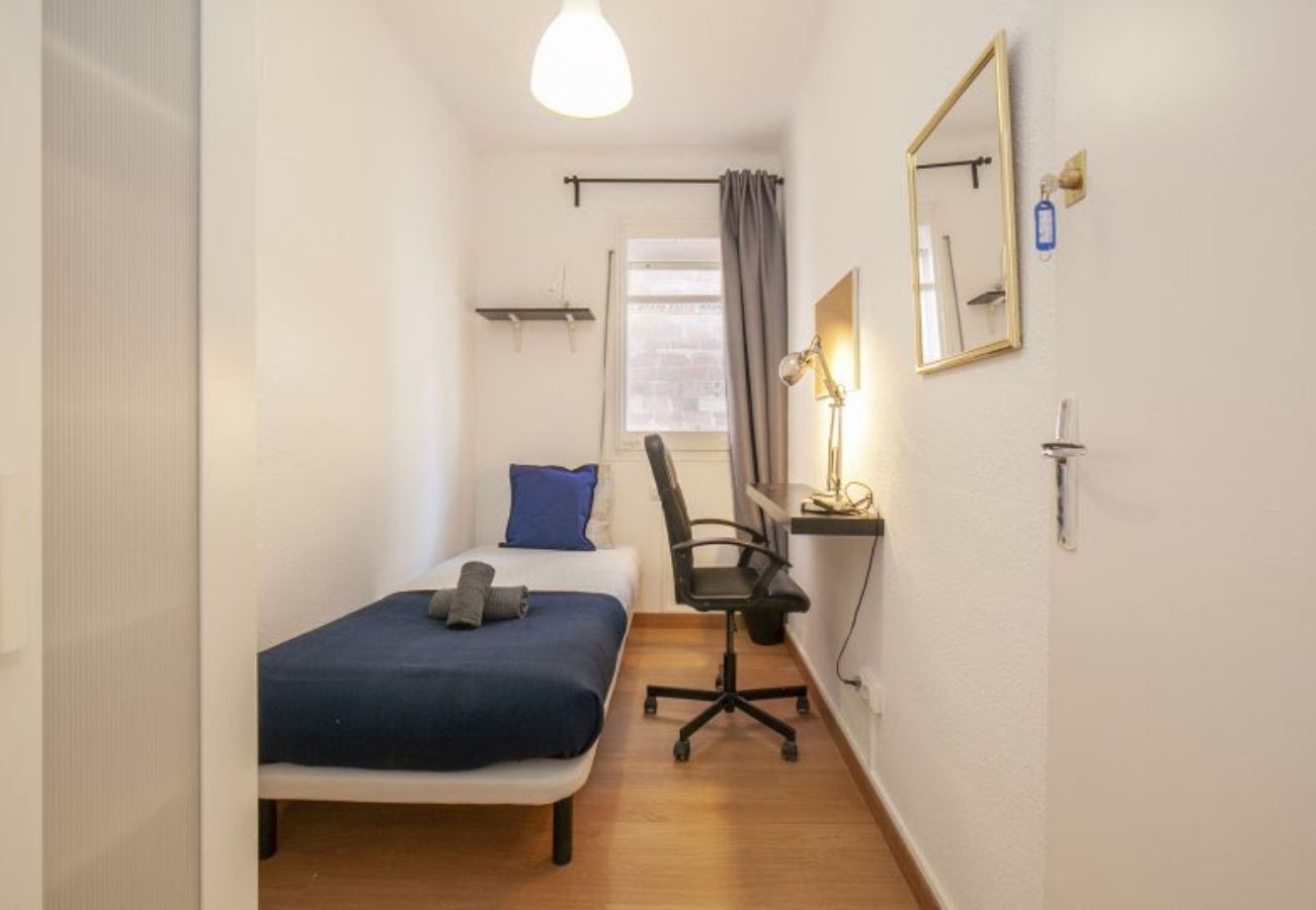 Alquiler por habitaciones en Barcelona - Santa Eulalia Residence 2.3 R2