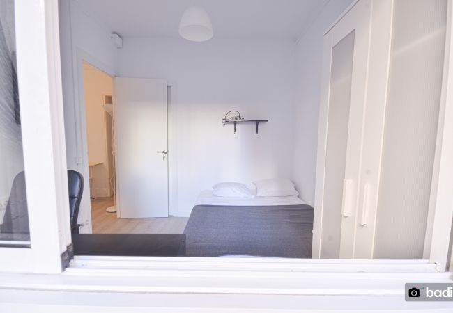 Alquiler por habitaciones en Barcelona - Parallel 5 H4 Alquiler por habitaciones en Barcelona - Parallel 5 H4