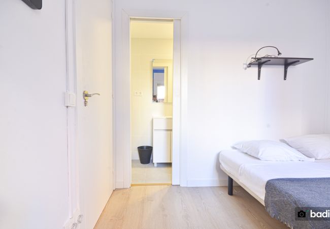 Alquiler por habitaciones en Barcelona - Parallel 5 H4 Alquiler por habitaciones en Barcelona - Parallel 5 H4