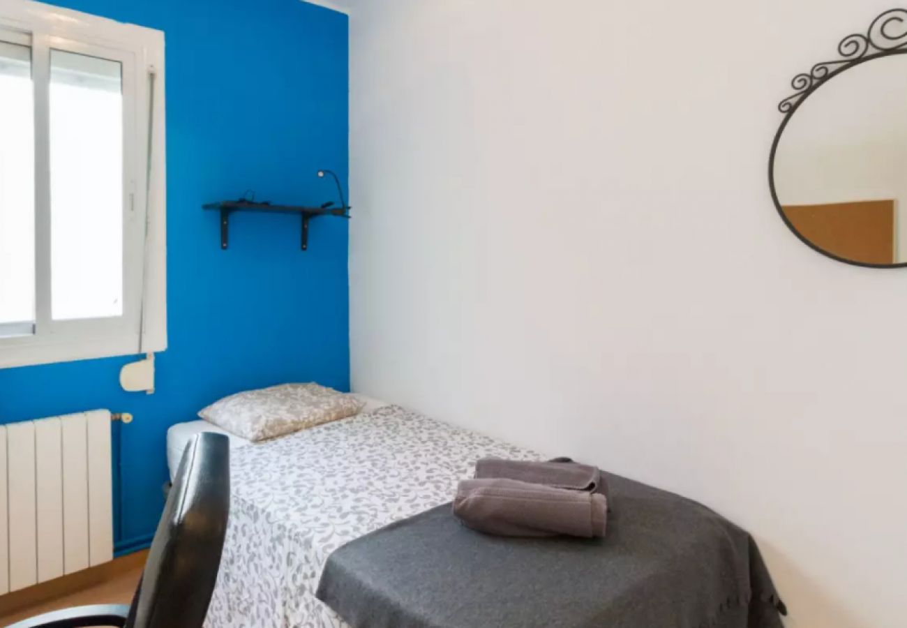 Alquiler por habitaciones en Barcelona - Santa Eulalia Residence 2-1 H1