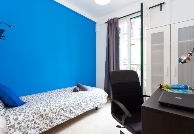 Rent by room in Barcelona - Parallel 4 Residence H4