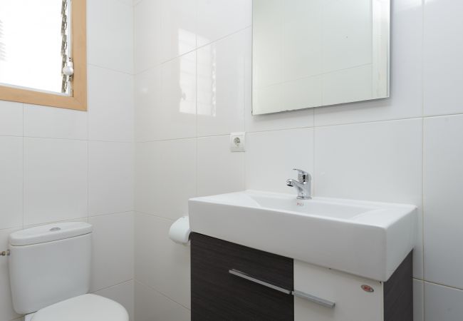 Rent by room in Hospitalet de Llobregat - Santa Eulalia Residence 1-1 R2 Rent by room in Hospitalet de Llobregat - Santa Eulalia Residence 1-1 R2