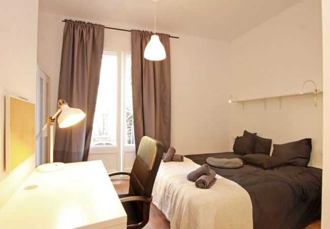 Rent by room in Barcelona - North Station Private Residence H2 Rent by room in Barcelona - North Station Private Residence H2