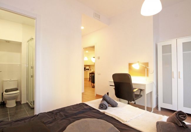 Rent by room in Barcelona - North Station Private Residence H2 Rent by room in Barcelona - North Station Private Residence H2