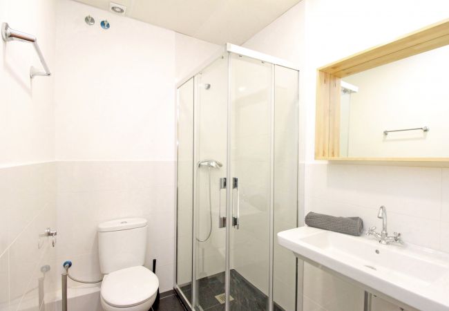 Rent by room in Barcelona - North Station Private Residence H2 Rent by room in Barcelona - North Station Private Residence H2