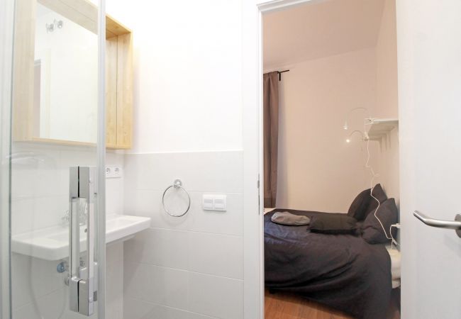 Rent by room in Barcelona - North Station Private Residence H2 Rent by room in Barcelona - North Station Private Residence H2