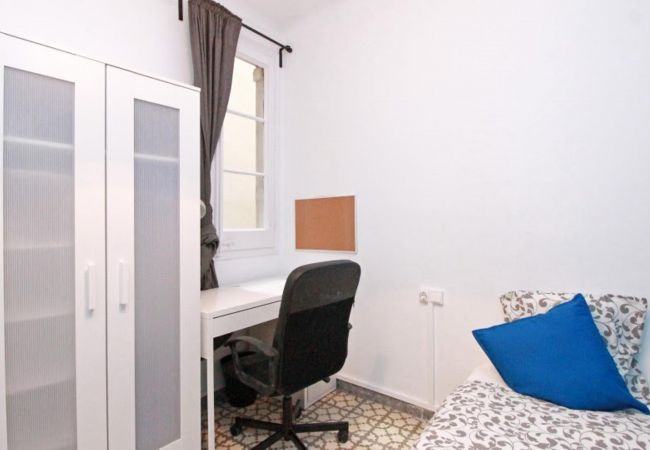 Rent by room in Barcelona - Parallel 2 Residence H1