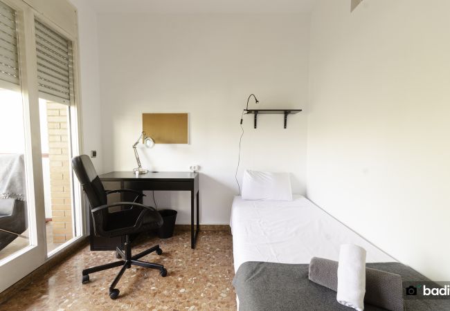Rent by room in Barcelona - Parallel Molino H1