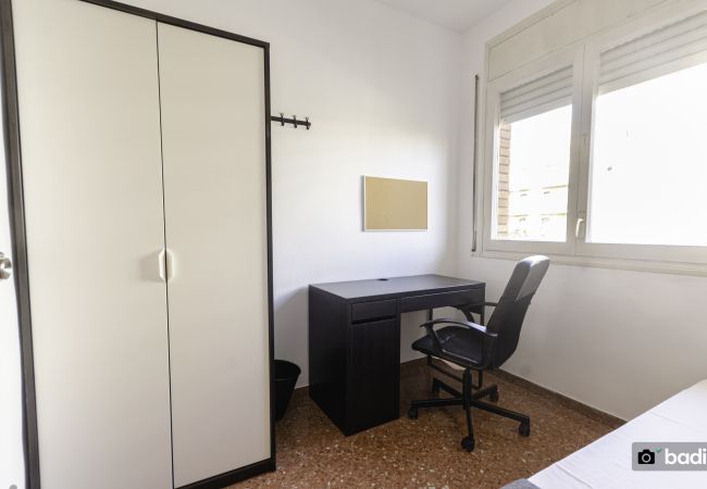 Rent by room in Barcelona - Parallel Molino H4 Rent by room in Barcelona - Parallel Molino H4
