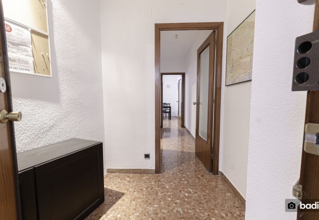 Rent by room in Barcelona - Parallel Molino H4 Rent by room in Barcelona - Parallel Molino H4