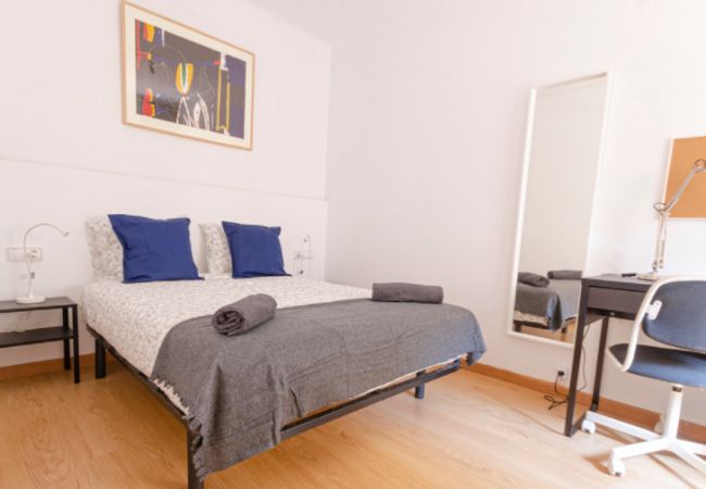 Rent by room in Barcelona - Santa Eulalia Residence Pcl 1 H3
