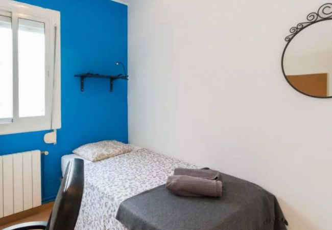 Rent by room in Barcelona - Santa Eulalia Residence 2-1 H1 Rent by room in Barcelona - Santa Eulalia Residence 2-1 H1