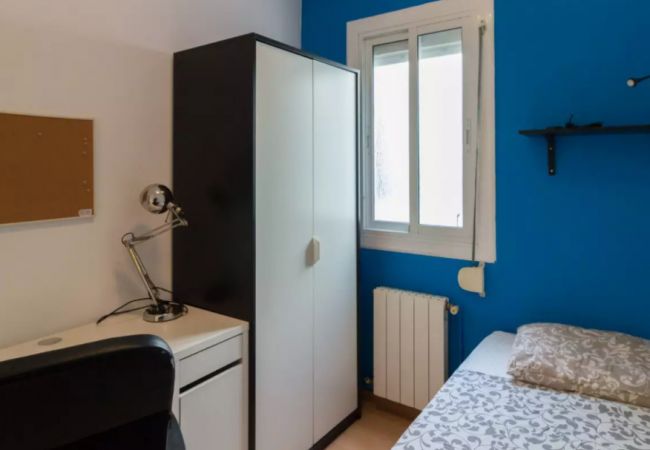 Rent by room in Barcelona - Santa Eulalia Residence 2-1 H1 Rent by room in Barcelona - Santa Eulalia Residence 2-1 H1