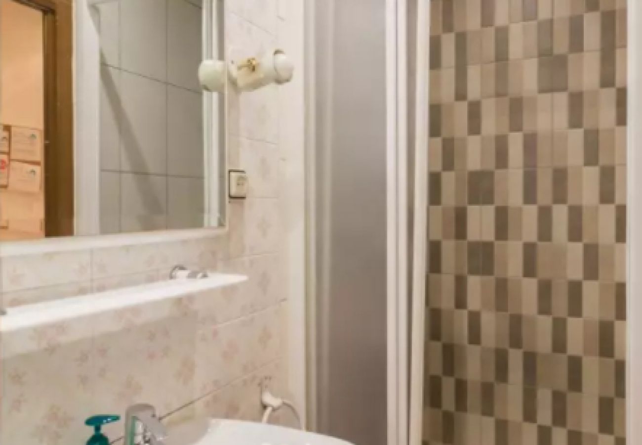 Rent by room in Barcelona - Santa Eulalia Residence 2-1 H1 Rent by room in Barcelona - Santa Eulalia Residence 2-1 H1