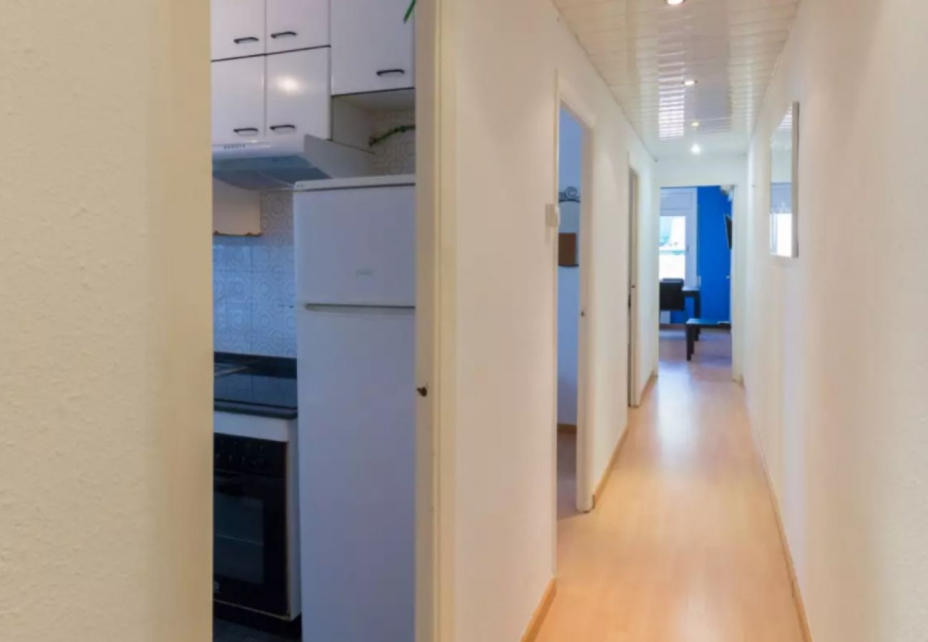 Rent by room in Barcelona - Santa Eulalia Residence 2-1 H1 Rent by room in Barcelona - Santa Eulalia Residence 2-1 H1