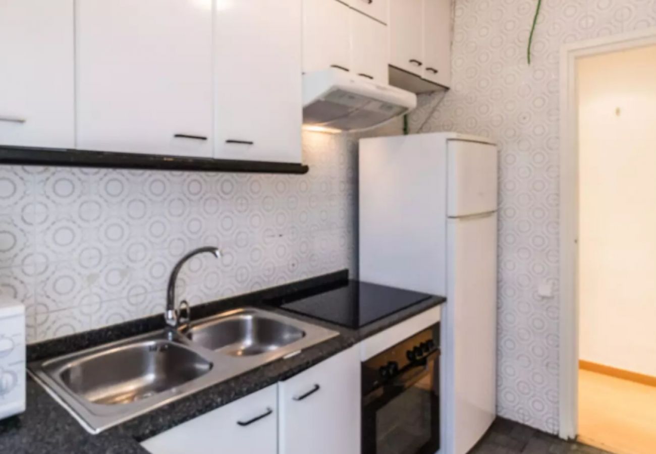 Rent by room in Barcelona - Santa Eulalia Residence 2-1 H1 Rent by room in Barcelona - Santa Eulalia Residence 2-1 H1