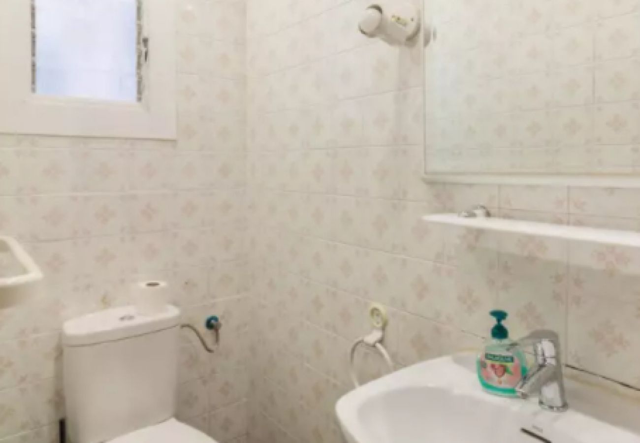 Rent by room in Barcelona - Santa Eulalia Residence 2-1 H1 Rent by room in Barcelona - Santa Eulalia Residence 2-1 H1