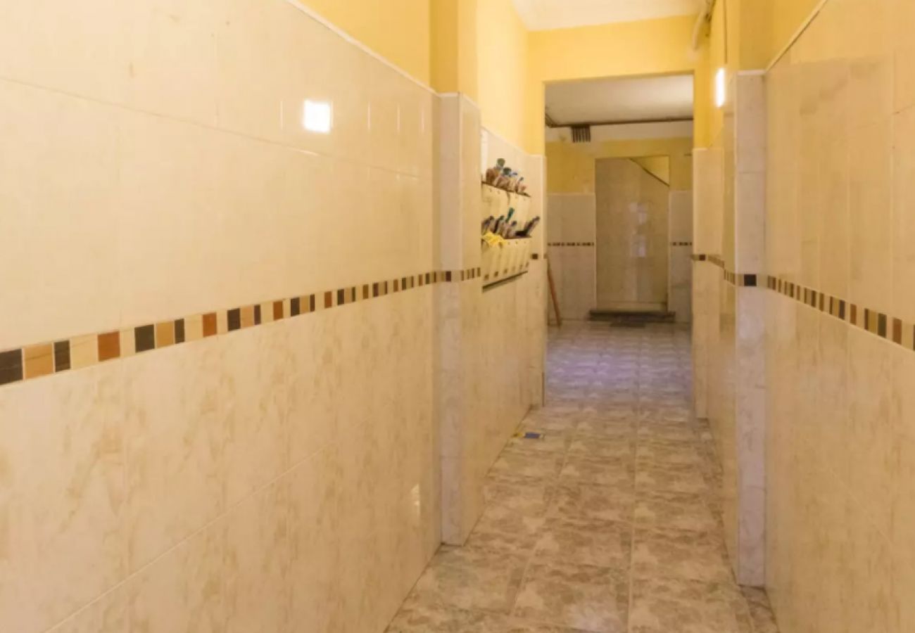 Rent by room in Barcelona - Santa Eulalia Residence 2-1 H1 Rent by room in Barcelona - Santa Eulalia Residence 2-1 H1