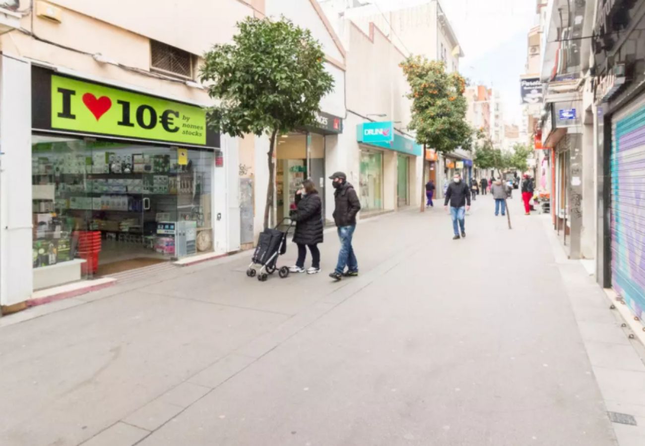 Rent by room in Barcelona - Santa Eulalia Residence 2-1 H1 Rent by room in Barcelona - Santa Eulalia Residence 2-1 H1