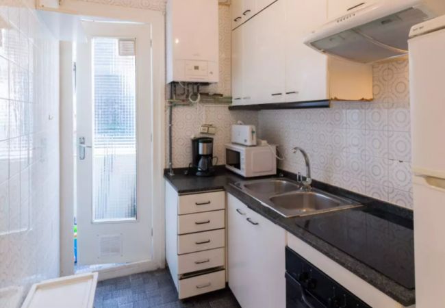 Rent by room in Barcelona - Santa Eulalia Residence 2-1 H2 Rent by room in Barcelona - Santa Eulalia Residence 2-1 H2