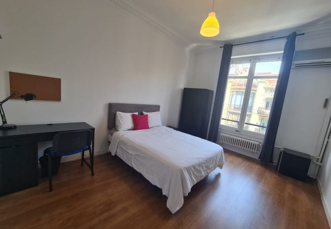 Rent by room in Barcelona - Diagonal 1 H1 Rent by room in Barcelona - Diagonal 1 H1