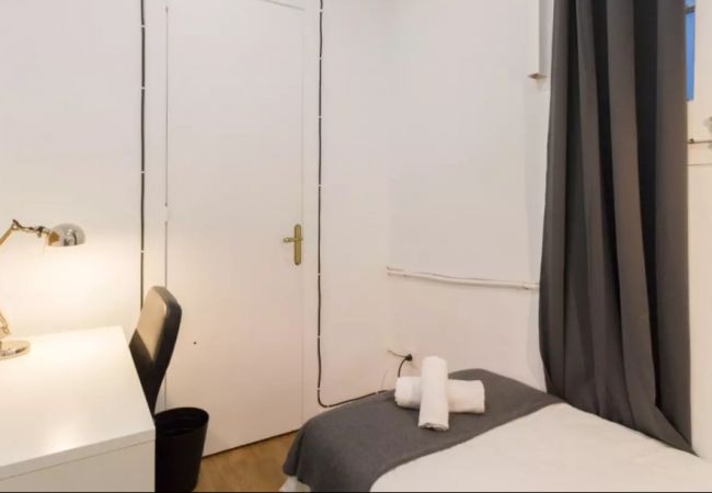 Rent by room in Barcelona - Diagonal 1 H3