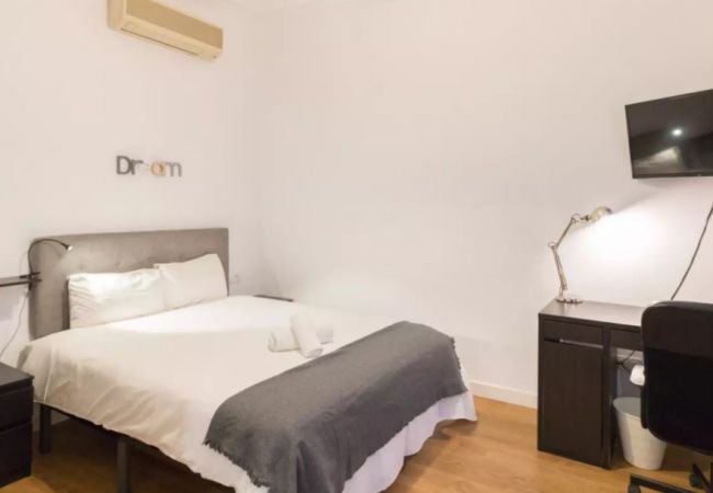 Rent by room in Barcelona - Diagonal 1 H4