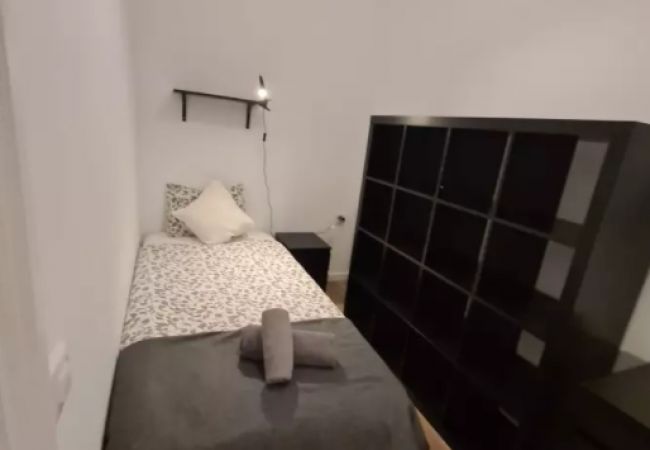 Rent by room in Barcelona - Diagonal 2 H1