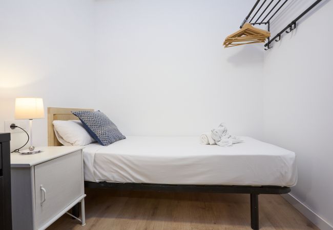 Rent by room in Barcelona - República Argentina Room 2